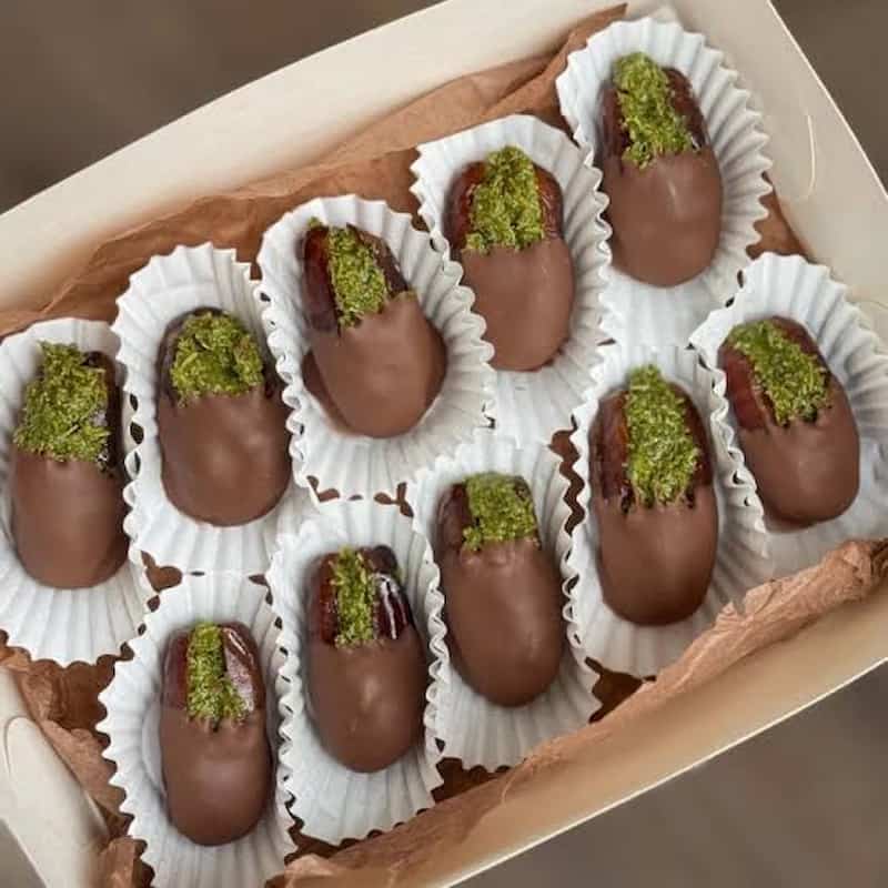 تصویر 4 از خرما شکلاتی با مغز گردو تهیه شده از خرمای ممتاز